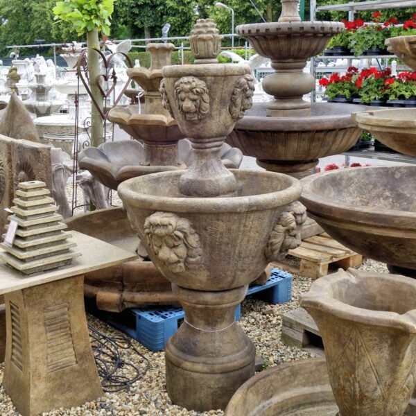 2 Schalenbrunnen Löwenköpfe