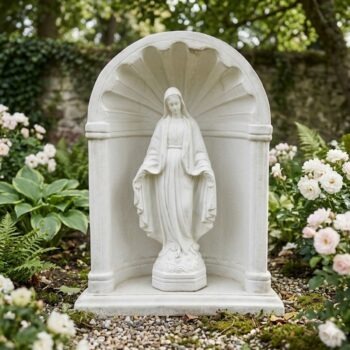 Mariabeeld in nis Heiligenbeelden van beton voor de tuin
