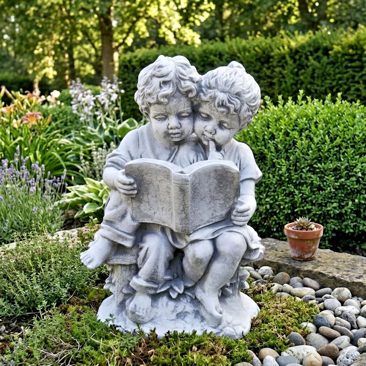 Jongen en meisje leest boek