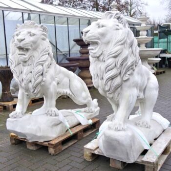 Tuinbeeld Leeuw lopend groot