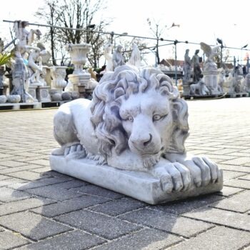 Leeuw liggend 75cm tuinbeeld