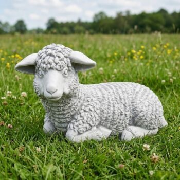 Schaap liggend betonnen tuinbeeld