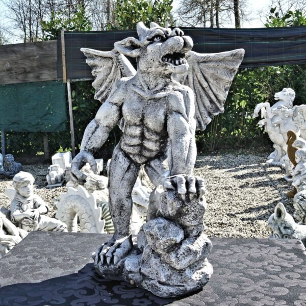 Gargoyle staand