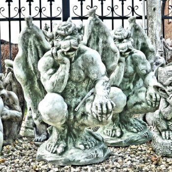 Gargoyle zittend groot tuinbeeld