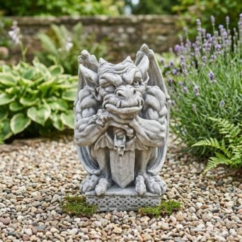 Gargoyle met zwaard