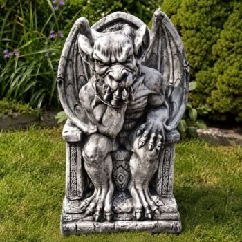 Gargoyle op troon