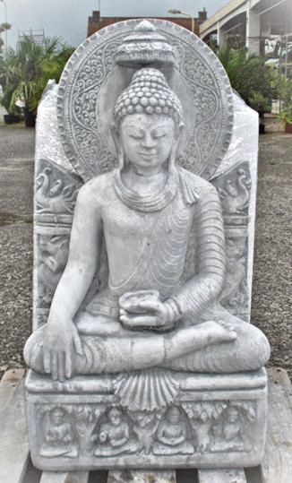 Boeddha op troon
