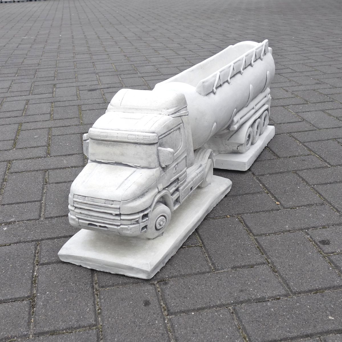 Vrachtwagen Tankwagen tuinbeeld