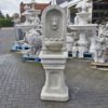 Hoge fontein met  Betonnen Fontein Tuin