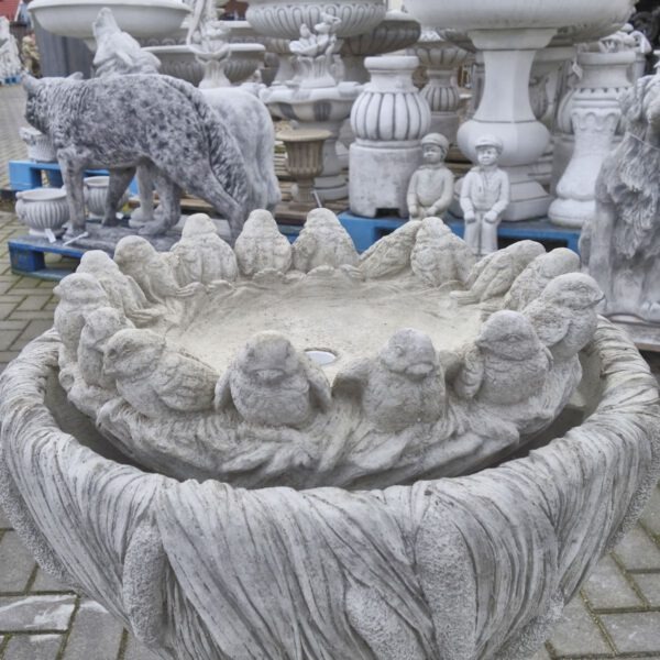 Bubbelfontein ring met vogels betonnen fontein
