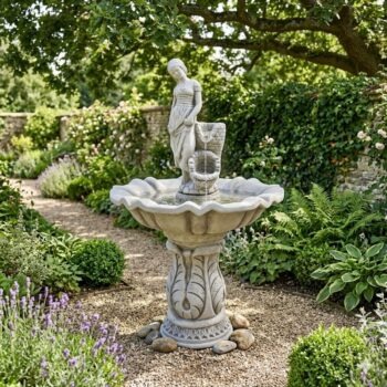 Fontein vrouwtje met waterbakjes