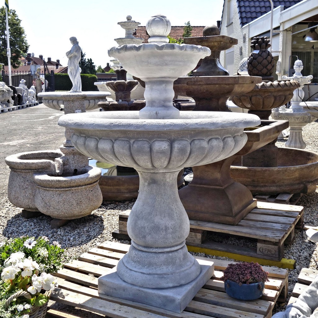 Articulatie Verhandeling snap Fontein schaal met bol. Prachtige massief betonnen fontein voor uw tuin.