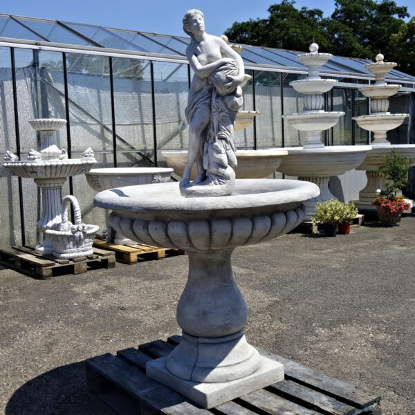 Fontein vrouw met kruik 166cm