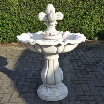 Fontein met Franse Lelie 2