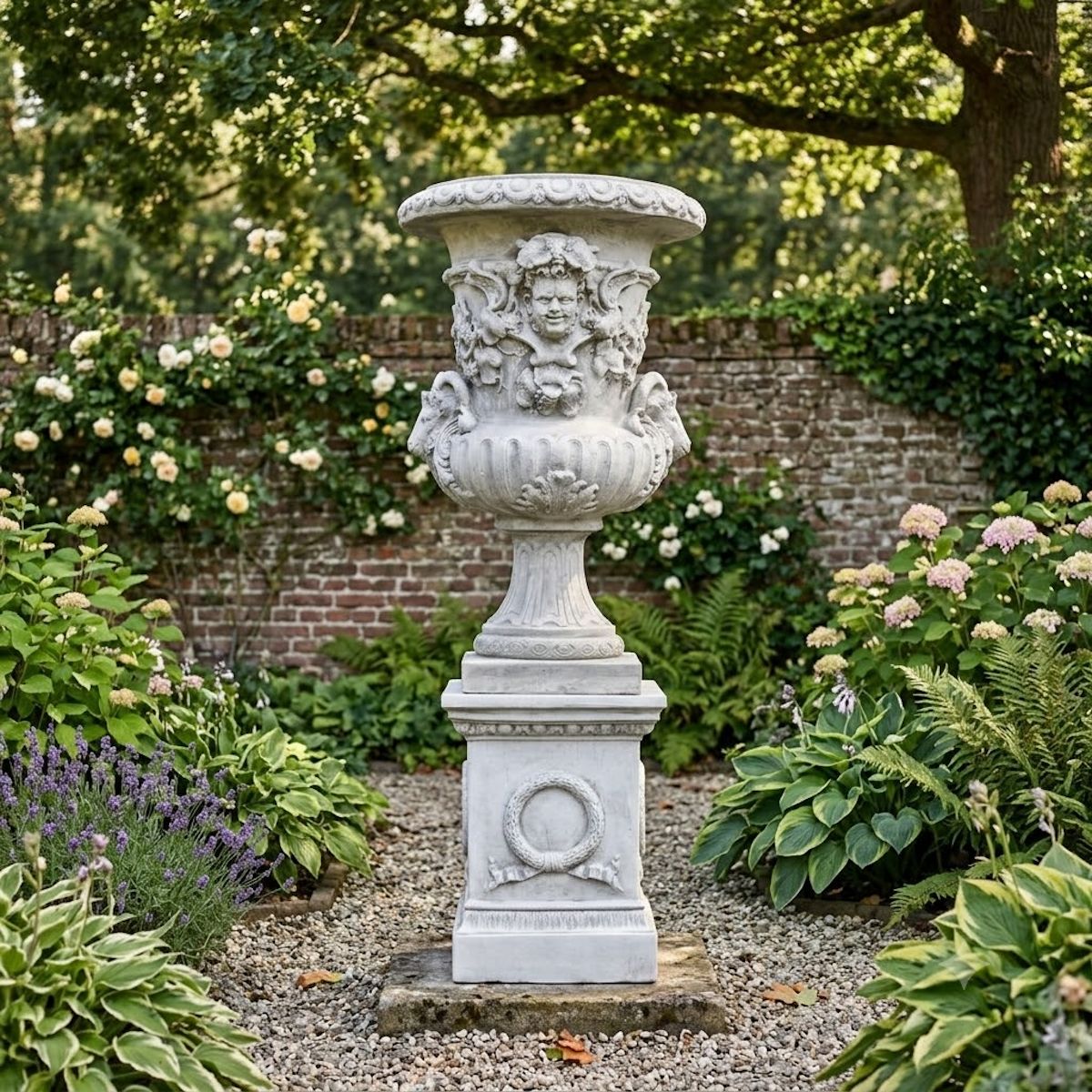 Vaas groot ramskop en mensenhoofd Vaas beton tuin.