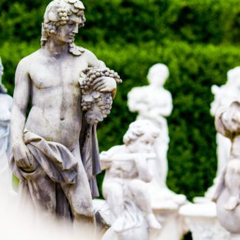 Gartenstatuen und Steinfiguren