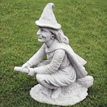 Hexe auf einem Besen